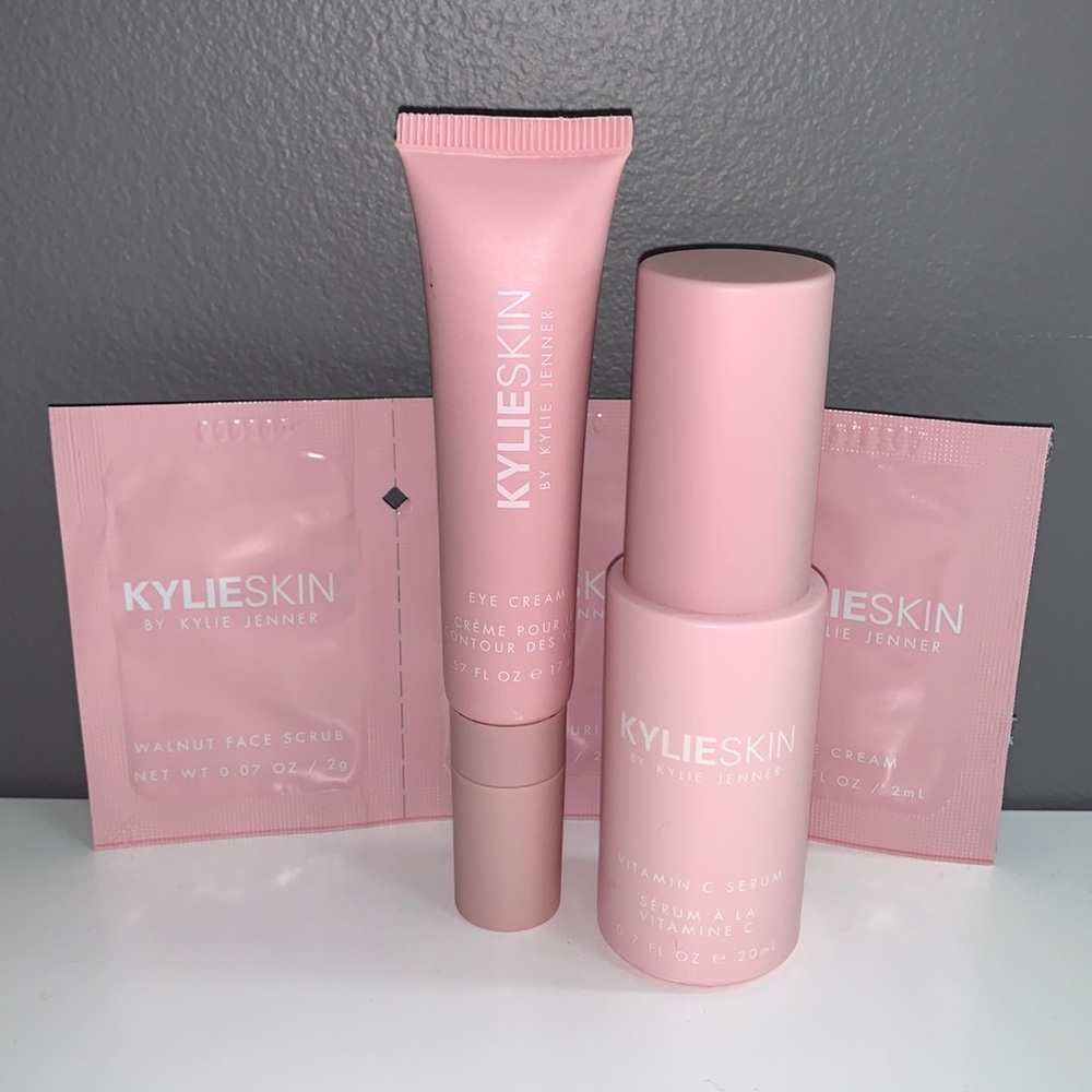 Kylie Skin Set